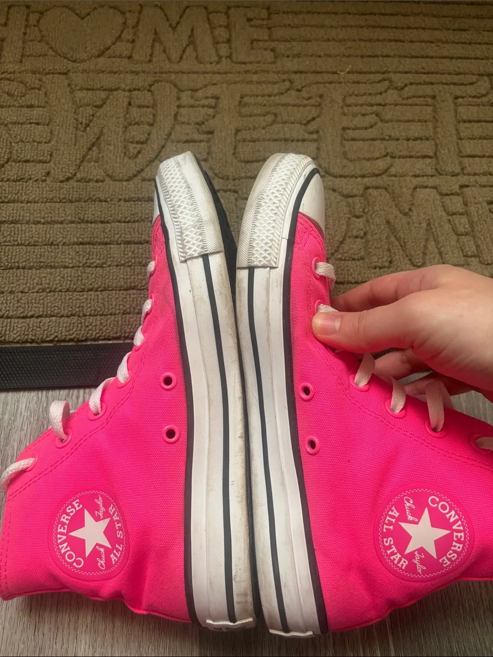 Converse Unisex Neon Pink High Tops Men’s 6 Women’s 8 - Picture 6 of 8